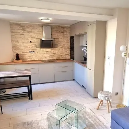 ! Magnifique Triplex Climatise Avec Sauna Coeur De ! *