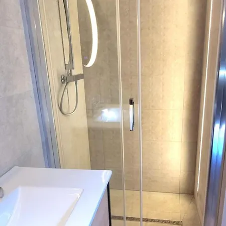 Lejlighed ! Magnifique Triplex Climatise Avec Sauna Coeur De !