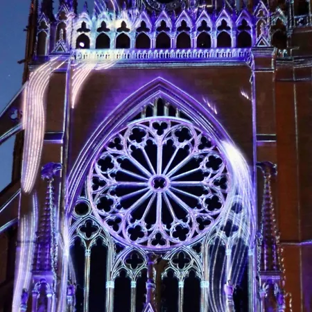 Apartment ! Magnifique Triplex Climatise Avec Sauna Coeur De !