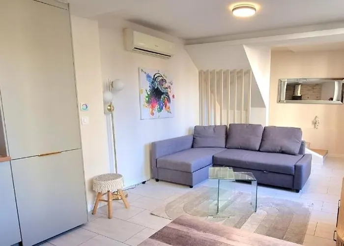 ! Magnifique Triplex Climatise Avec Sauna Coeur De ! * 메스