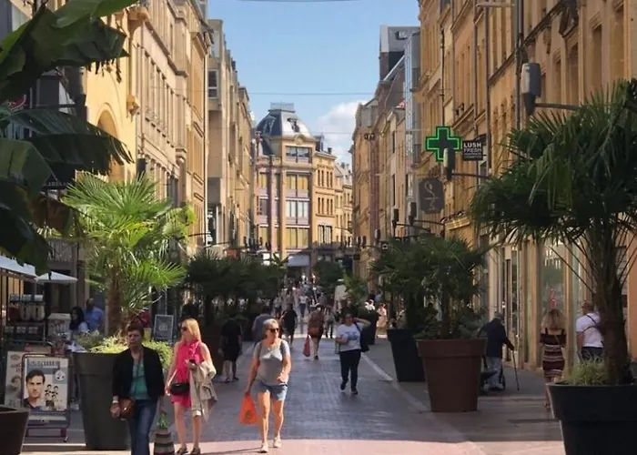 ! Magnifique Triplex Climatise Avec Sauna Coeur De ! 아파트 *